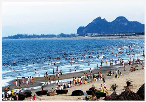 Biển Thiên Cầm thu hút du khách mỗi khi hè về