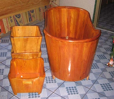 Bồn tắm phải làm từ gỗ pơ mu mới đem lại hiệu quả tốt nhất 